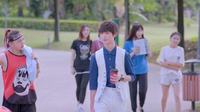 救援落湖男孩